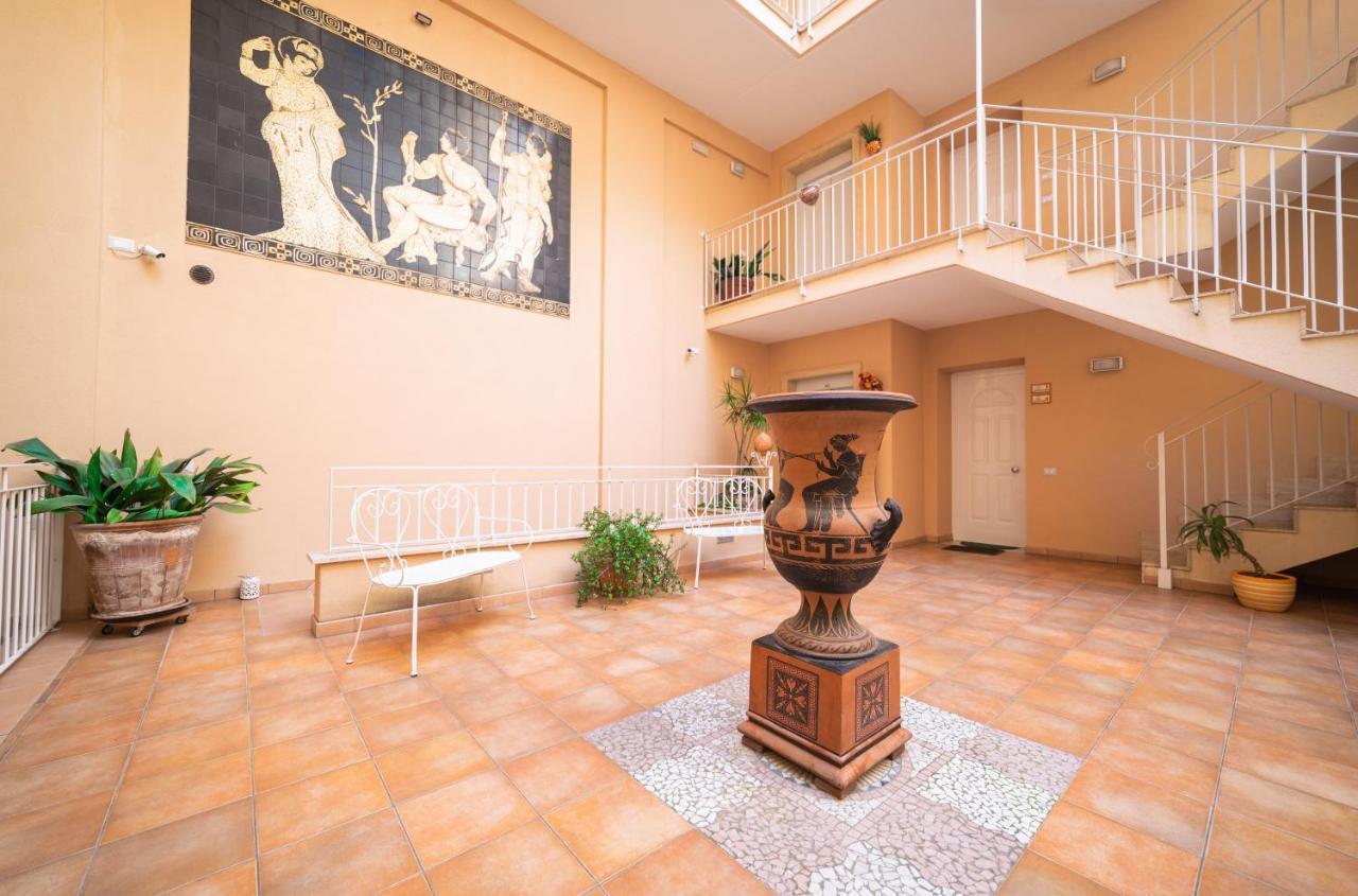 Apartamento Il Cortile Delle Esperidi Lecce Exterior foto