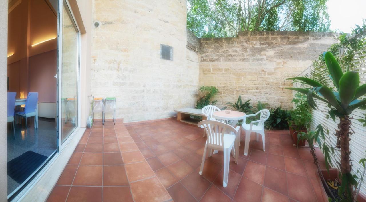 Apartamento Il Cortile Delle Esperidi Lecce Exterior foto