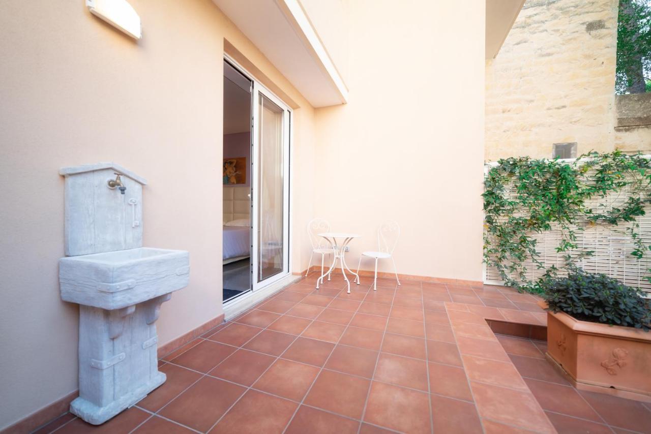 Apartamento Il Cortile Delle Esperidi Lecce Exterior foto